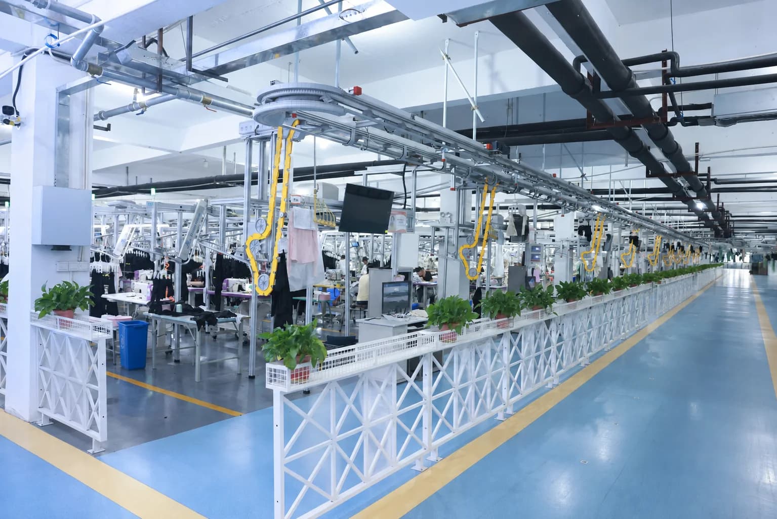 Jacket & Outerwear Manufacturer in China: Material inspection. Shell, lining and trim quality are checked before cutting and production release.