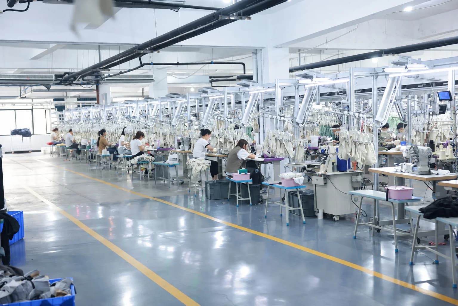 Jacket & Outerwear Manufacturer in China: Inline review. Stitching, seams, zipper function, measurements and finishing details are reviewed during sewing.