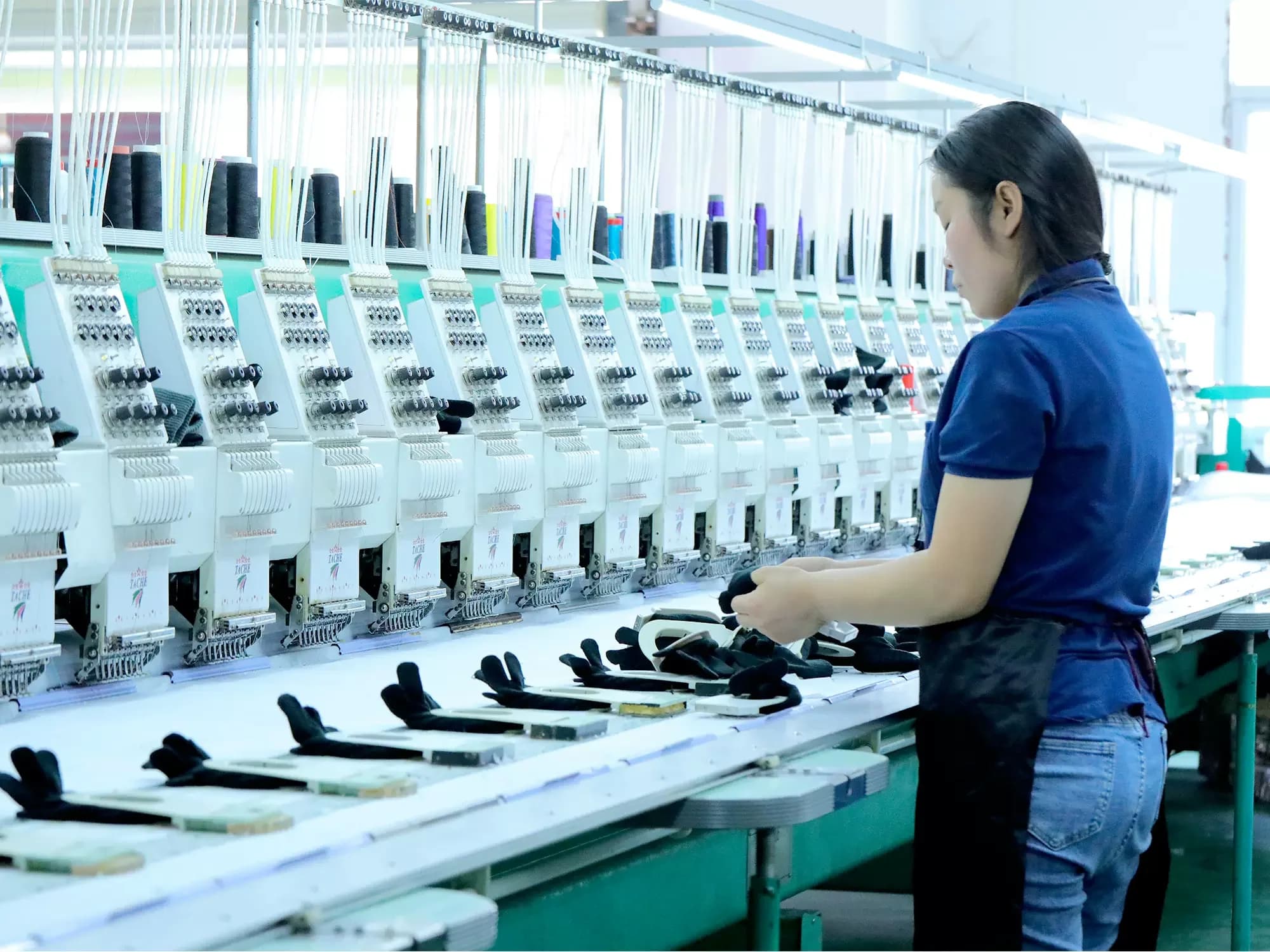 How to Choose a Low MOQ Clothing Manufacturer in 2026 cover image